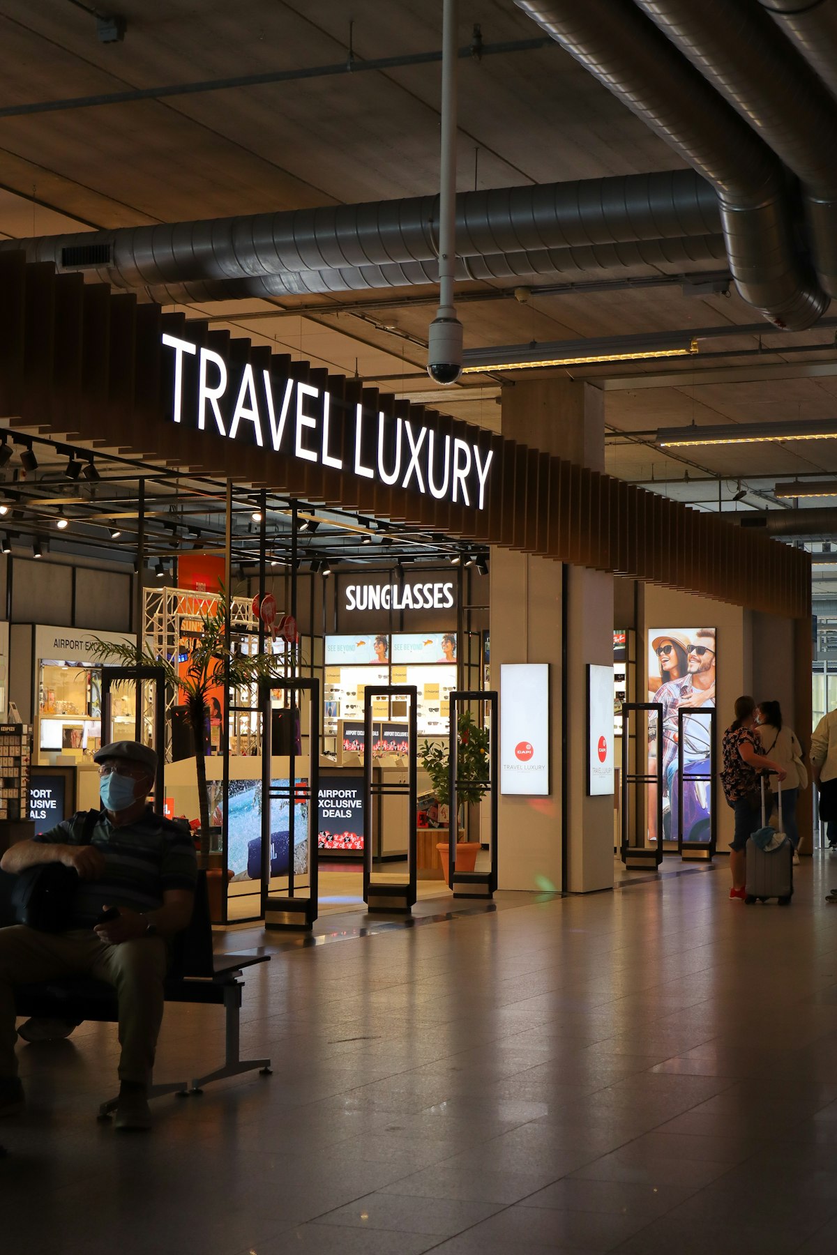 Tienda de retail y duty free en un aeropuerto